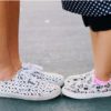 小さい子供とママの靴