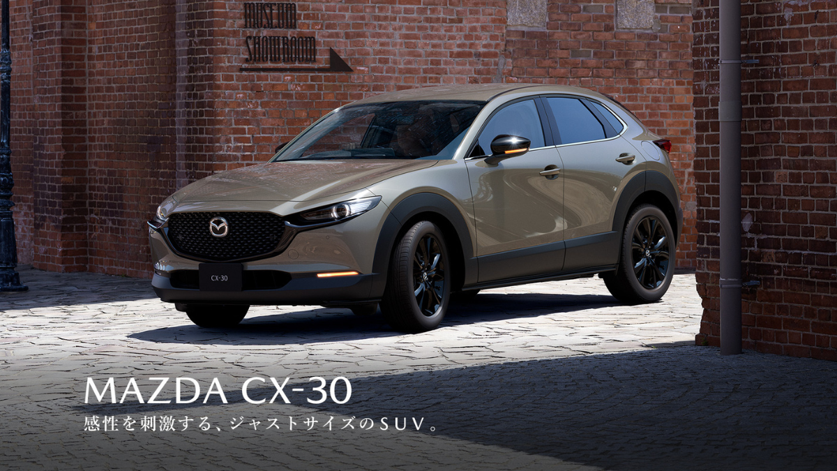 マツダ　CX-30　カーキ色